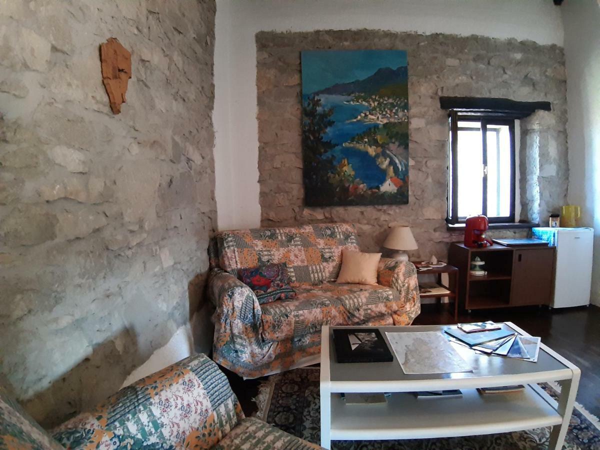 Casa Gaia Hum Bagian luar foto